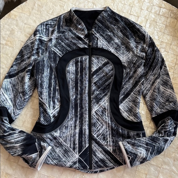 Lululemon Find your Bliss reversible jacket Mesh Stretch long sleeve women’s 8 - Picture 10 of 11